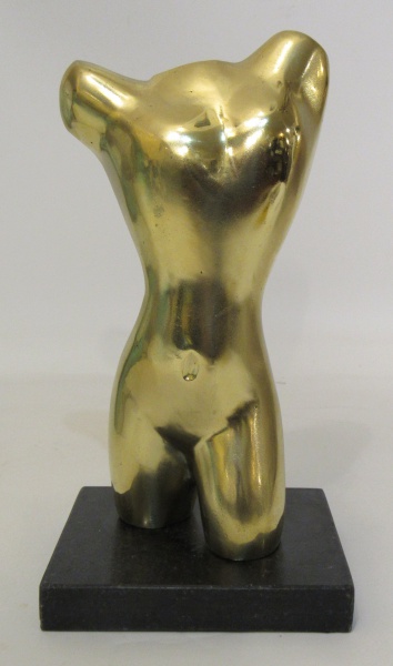 Arte . CARYBÉ - Mulher sentada na pedra, escultura em bronze, foto 3