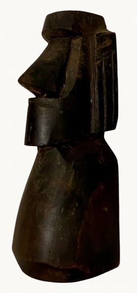 Arte . ESCULTURA COM REPRESENTAÇÃO DE MULHER CARREGANDO CESTA foto 2