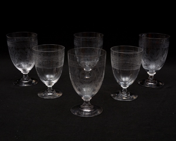 Arte . SAINT LOUIS - Cinco copos em fino cristal francês, bojo foto 1