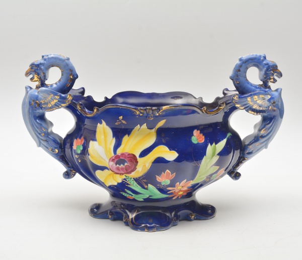Arte . Escultura moldada em porcelana branca representando um foto 8