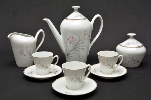 Arte . Quatro pratos  decorativos, três em porcelana, um inglê foto 8