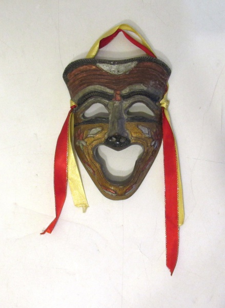 Arte . Sineta em metal amarelo. Altura: 10,5cm. foto 7