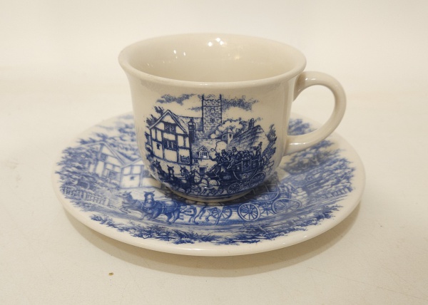 Arte . RENNER - Molheira em porcelana na cor branca, bordas em foto 3