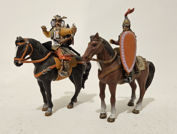 Arte . Lote composto de 2 cavalos e 2 cavaleiros em chumbo. 1 foto 3