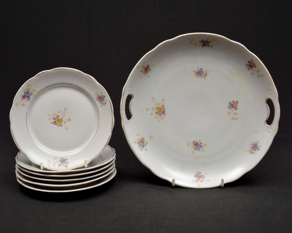 Arte . Garrafa em porcelana portuguesa  na cor verde bojo deco foto 1