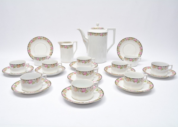 Arte . Garrafa em porcelana portuguesa  na cor verde bojo deco foto 2