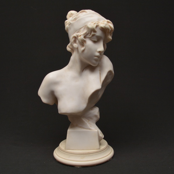 Arte . Elegante escultura em pó de mármore representando " foto 3