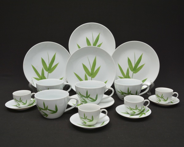 Arte . Travessa oval em porcelana,  decoração em policromia co foto 5