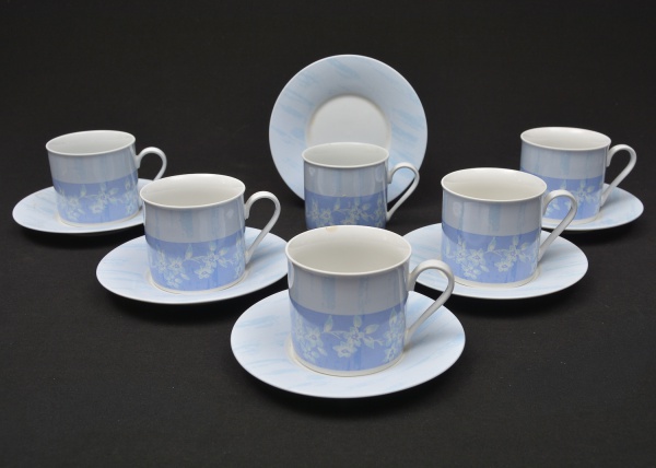 Arte . Travessa oval em porcelana,  decoração em policromia co foto 7