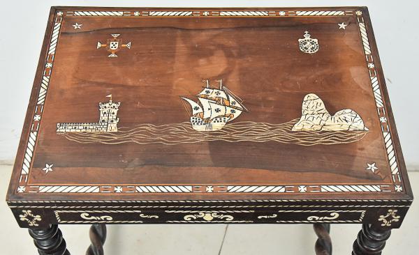 Console de madeira, quatro pés com amarração em X, cont