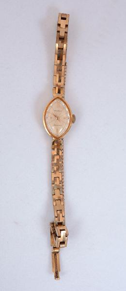 Rel gio feminino em metal dourado marcado Seiko. Solar