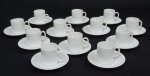 Conjunto de 12 xícaras c/ pires p/ café estilo moderno, em porcelana branca, s/ uso, caixa original, total 24 peças.