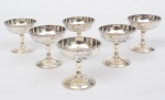 Conjunto de 06 antigas taças p/ sorvete c/ pé estilo inglês vitoriano, em metal espessurado a prata, alt. 7cm.