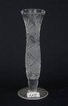 BOHEMIA - Vaso solifleur tcheco anos 60, em cristal lapidado e bizotado em estrelas, alt. 20cm.