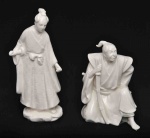 Samurais, duas estatuetas chinesas, em porcelana blanc chine, alt. 19 e 26cm.