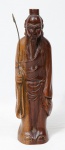 Sábio, estatueta chinesa circa 1950, em madeira esculpida, alt. 33cm.