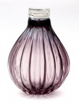 Vaso estilo art deco, em vidro murano lilas, corpo gomado, alt. 27cm.