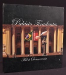 LIVRO - "PALÁCIO TIRADENTES, FIEL À DEMOCRACIA" - CORRÊA, VILLAS-BÔAS, 1ª edição, 2002, Rio de Janeiro, ALERJ, 72p., Ilustrado, Cartonado.Bom estado. Med. 28 x 28cm.