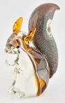 Esquilo, estatueta estilo art deco, em vidro murano multicolorido, internamente aplicação de pó de prata, alt. 16cm.