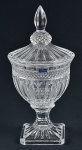 BOHEMIA - Grande compoteira europeia estilo Luiz XVI, em cristal lapidado em gomos e carreaux, selada, med. 20 x 40cm.