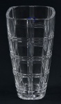 BOHEMIA - Grande vaso floreira estilo art deco, em cristal lapidado e facetado em quadrados, selado, alt. 25cm.