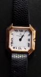 BAUME & MERCIER - Relógio de pulso feminino modelo Santos Dumont, caixa em electroplated 18k gold, maquina suíça, pulseira original em couro preto.