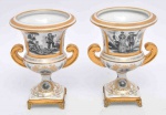 Par de ânforas europeias estilo Luiz XVI, em porcelana branca decorada c/ cena pastoral e flores em ouro brunido, guarnição em metal dourado, alt. 16cm.