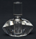 Grande perfumeiro romeno estilo art deco, em grosso cristal de rocha translucido lapidado, med. 11 x 10cm.