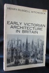 LIVRO - "EARLY VICTORIAN ARCHITECTURE IN BRITAIN" - HITCHCOCK, HENRY-RUSSEL, 1976,New York, Capo Paperback, ilustrado, grande formato, brochura.