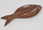 Fruteira em madeira nobre Jacarandá envernizada ,possivelmente JEAN GILLON,  no formato de PEIXE, medindo 30 x 13 cm (CxL).