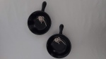KENZO TAKADA -  Par de taças com alças  para comida oriental, SEM USO, assinadas, em cerâmica esmaltada na cor negra. Medindo 15 x 3,5 cm (C x A ). Total: 02 peças
