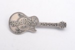 HARD ROCK CAFÉ. Broche em prata contrastada do Hard Rock Café de Londres. Med: 5 cm