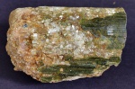 Turmalina - Grande cristal com inclusões - 595 g - 10 cm