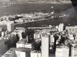 FOTO CARLOS (1916-1988). FOTOGRAFIA. Vista aérea da Ilha das Cobras, Rio de Janeiro - 24 x 18 cm