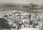 MOZART. FOTOGRAFIA. Vista aérea do Centro do Rio de Janeiro e Marina da Glória, com destaque para o Pão de Açúcar ao fundo e o antigo Elevado da Perimetral - 24 x 18 cm