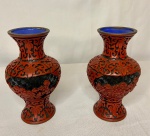 Dupla de Vasos Chineses, em Perfeito Estado. Altura: 13 cm x 8 cm de diâmetro.