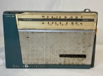 Rádio Transistor - Marca: Standard. Não Testado. Sem cabo elétrico; Partes oxidadas. Medidas: Largura 16 cm x 10 cm de altura.