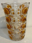 Belo vaso Floreira em grosso vidro com trabalho em formato  de círculos. Possui partes na cor âmbar. Med: 21cm Alt x 15 cm de diâmetro
