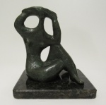 SONIA EBLING. "Sonar" , escultura de bronze cinzelado e patinado, peça assinada. Medida 21 c