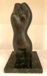 BRUNO GIORGI- Escultura em bronze representando "Torso" peça assinada, base em granito. Med. 28 cm.