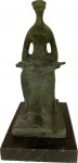 Escultura em bronze representando "Deusa da Justiça" base em granito. Med. 20 cm.