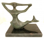 CESCHIATTI- Escultura em bronze patinado representando "Sereia" peça assinada, base em granito. Med. 17 X 20 cm.