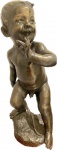 D'Angello - Magnífica escultura em bronze patinado com belíssimo movimento representando Figura de Menino Nú, peça assinada. Med. total 66 X 30 cm.