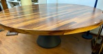 DESIGN - Maravilhosa mesa redonda para reunião  em Jacarandá e base no formato de cone. Med. 75 X 180 cm.