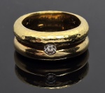 H. STERN - Coleção LOUISE - Anel em Ouro Amarelo 750, Diamantes central de aproximadamente 0.20 pont