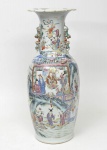 Elegante e importante  jarrão em porcelana chinesa, no feitio balaústre, possivelmente do século XIX