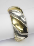 BRIAN - Grande bracelete de prata 925, retorcido em tons de prata e dourado. Medidas: diâmetro 6cm e