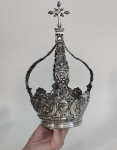 Monumental coroa para imagem sacra em prata repuxada e cinzelada, excepcional trabalho de ourivesari