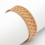 Bracelete em ouro amarelo, 18 K, contrastado, comprimento (aberto)  20 cm, largura 1,75 cm peso 43,2