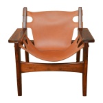 <b>SÉRGIO RODRIGUES - OCA - "KILIN" - Anos 60 e 70 </b> - Poltrona de madeira. Assento de co